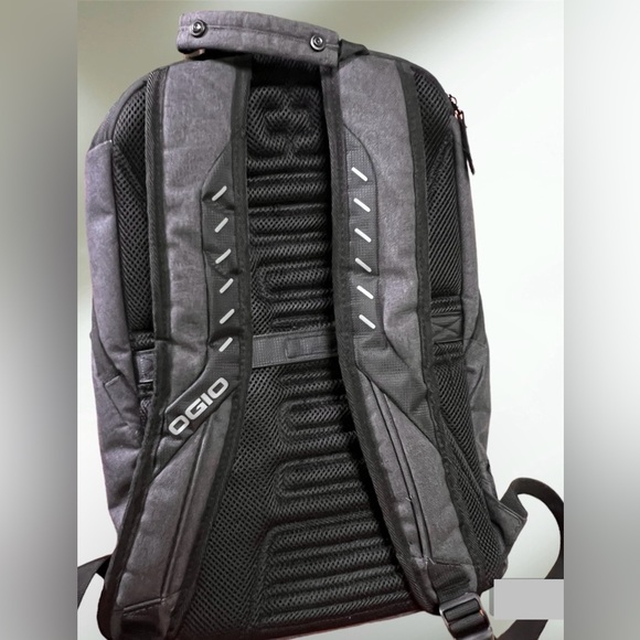 Ogio Backpack Like New - Picture 3 of 8